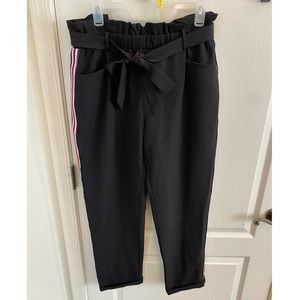 Bae Vely pants size large